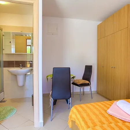 Nadija Studio Apartmani Krk Town Exterior photo